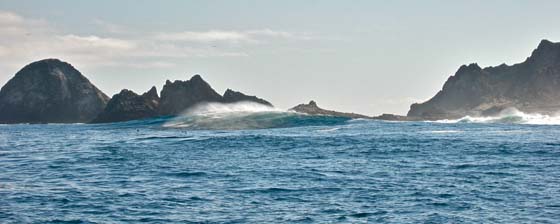 Wave breaking in Maintop Bay